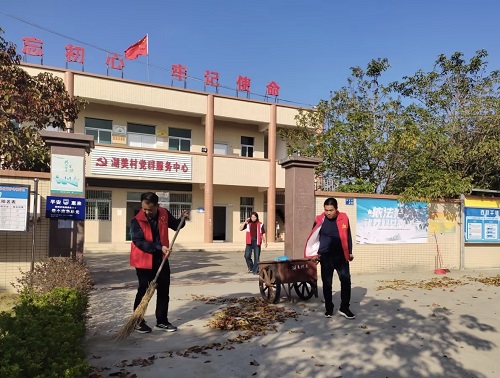 揭陽墾區(qū)開展春節(jié)前清潔大行動2.jpg